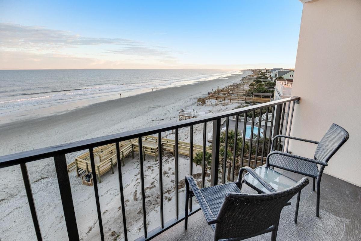 Beachy 5th Floor Oceanfront Room