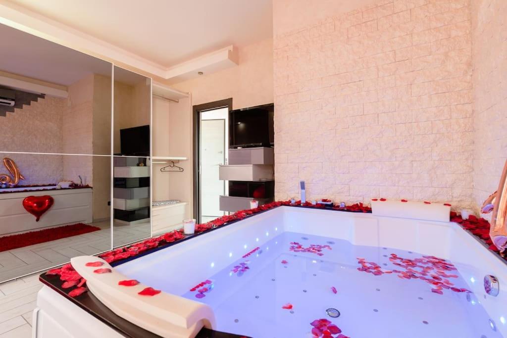 SuiteHouse - With Jacuzzi & All Comfort