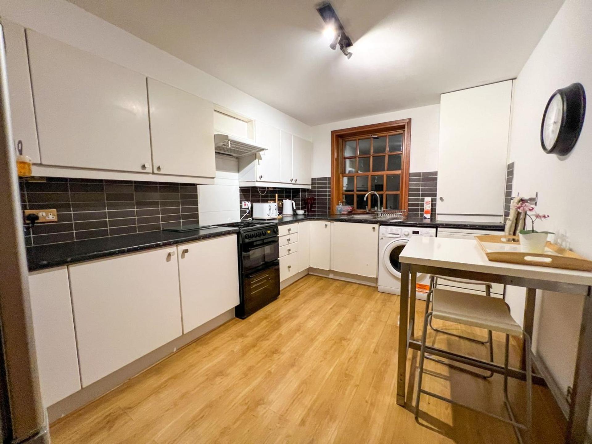 2BR Flat Historic Centre Sleeps 5