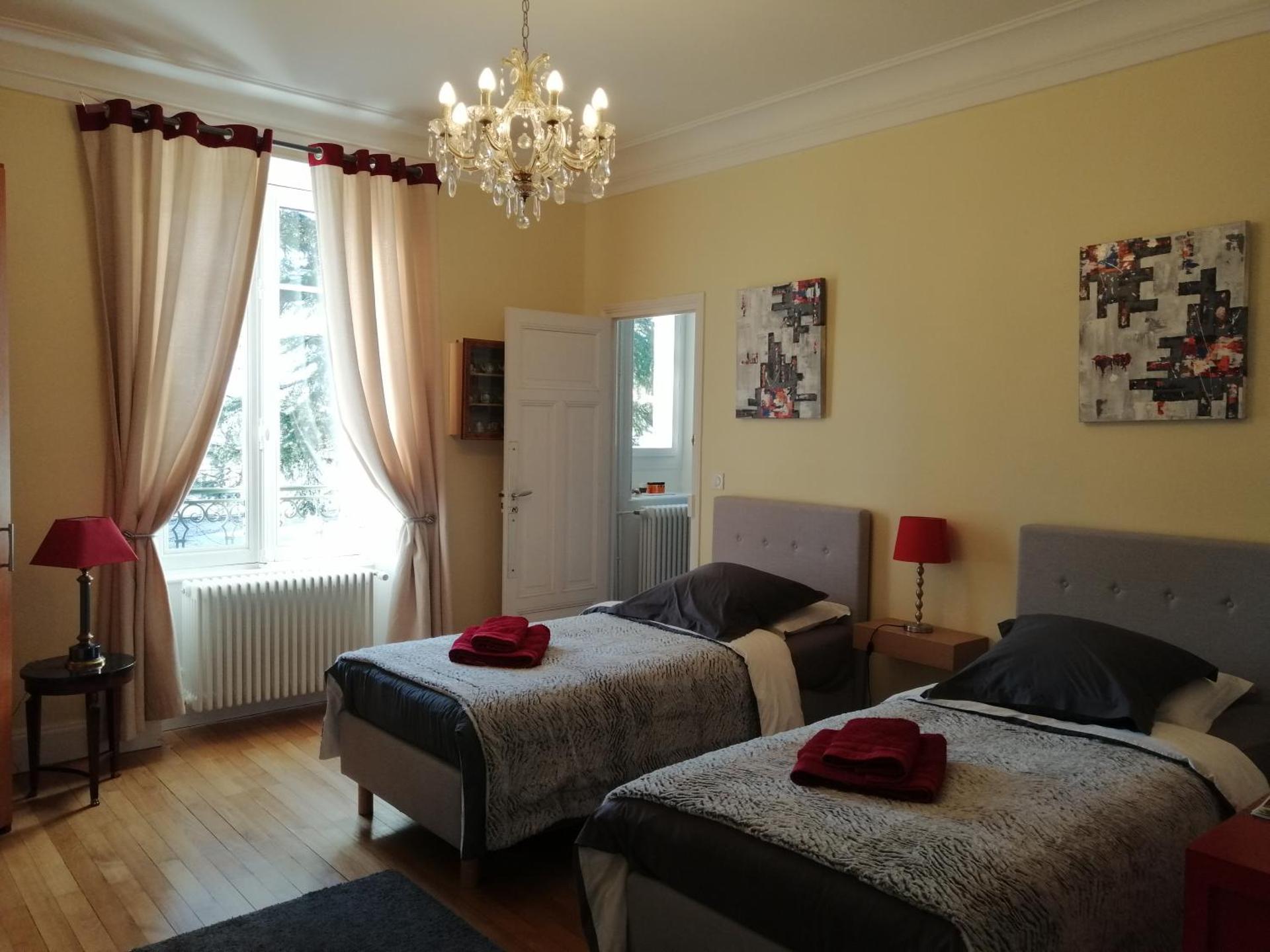 Chambres d'Hôtes de luxe Côté Parc-Côté Jardin avec parking privé gratuit