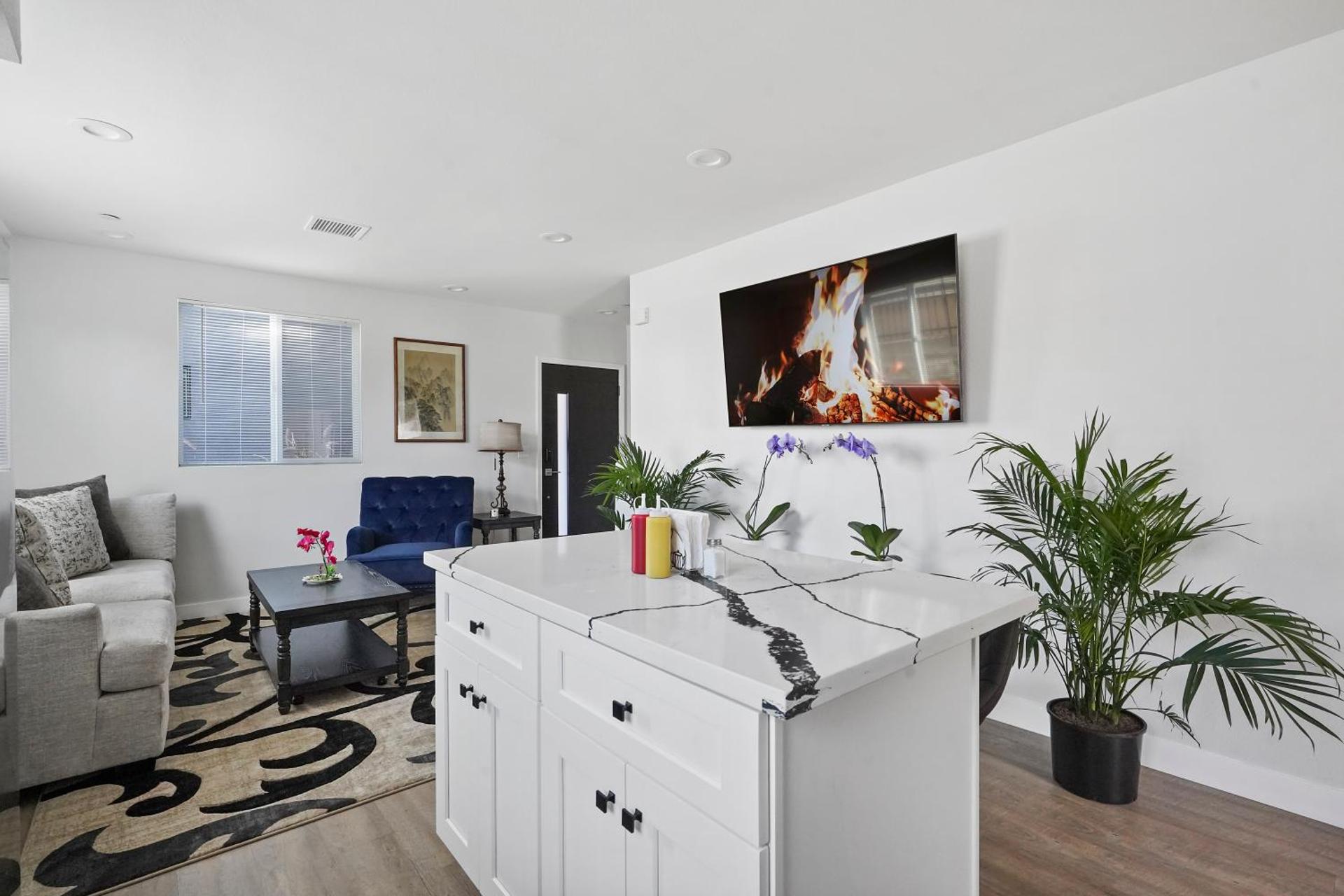 Communal lounge/ TV room