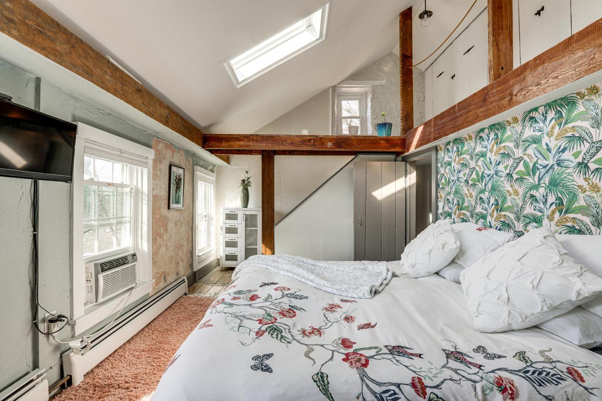 Lambertville Retreat - Walk to Shopping and Dining!