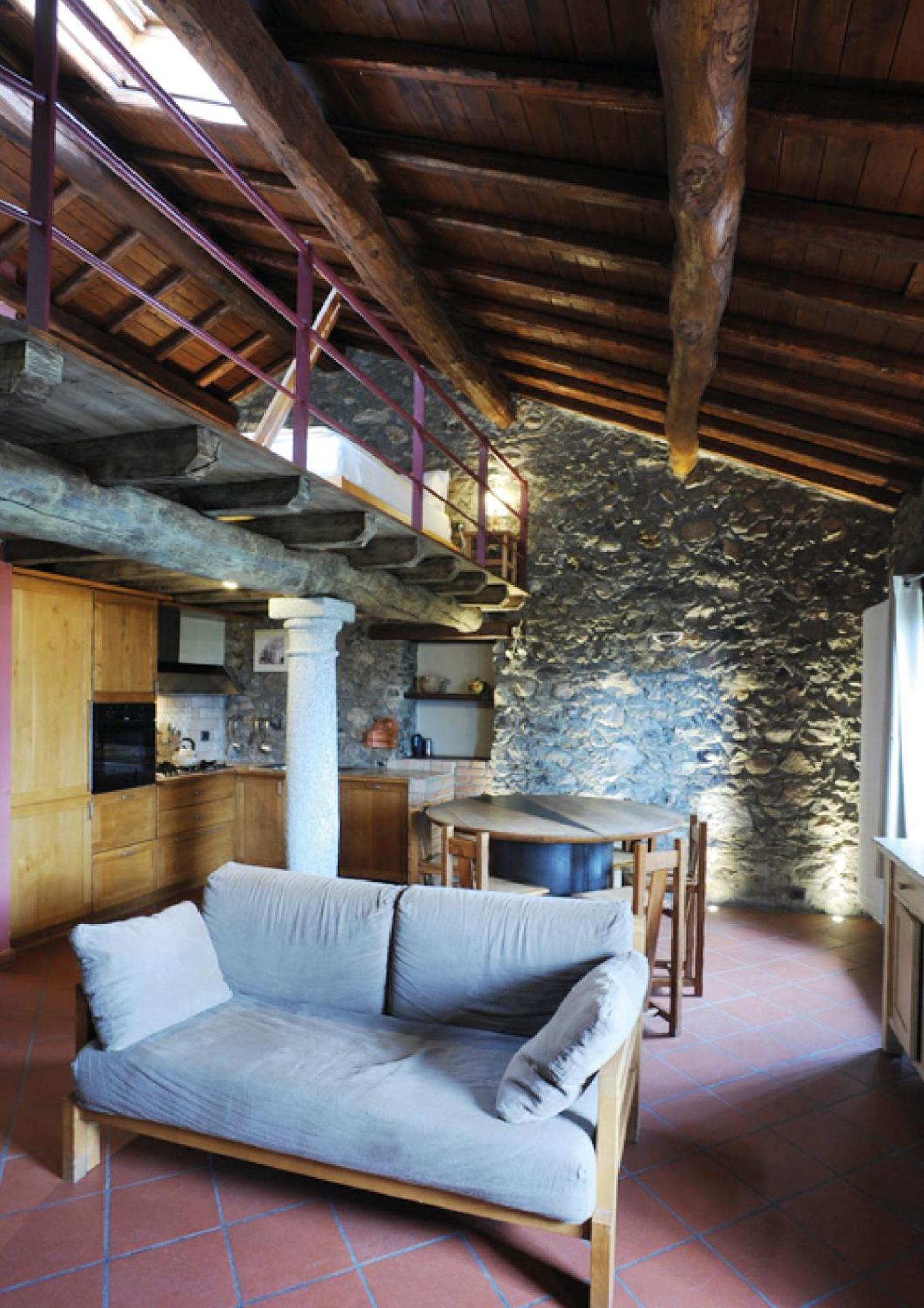 Apartment with Mountain View