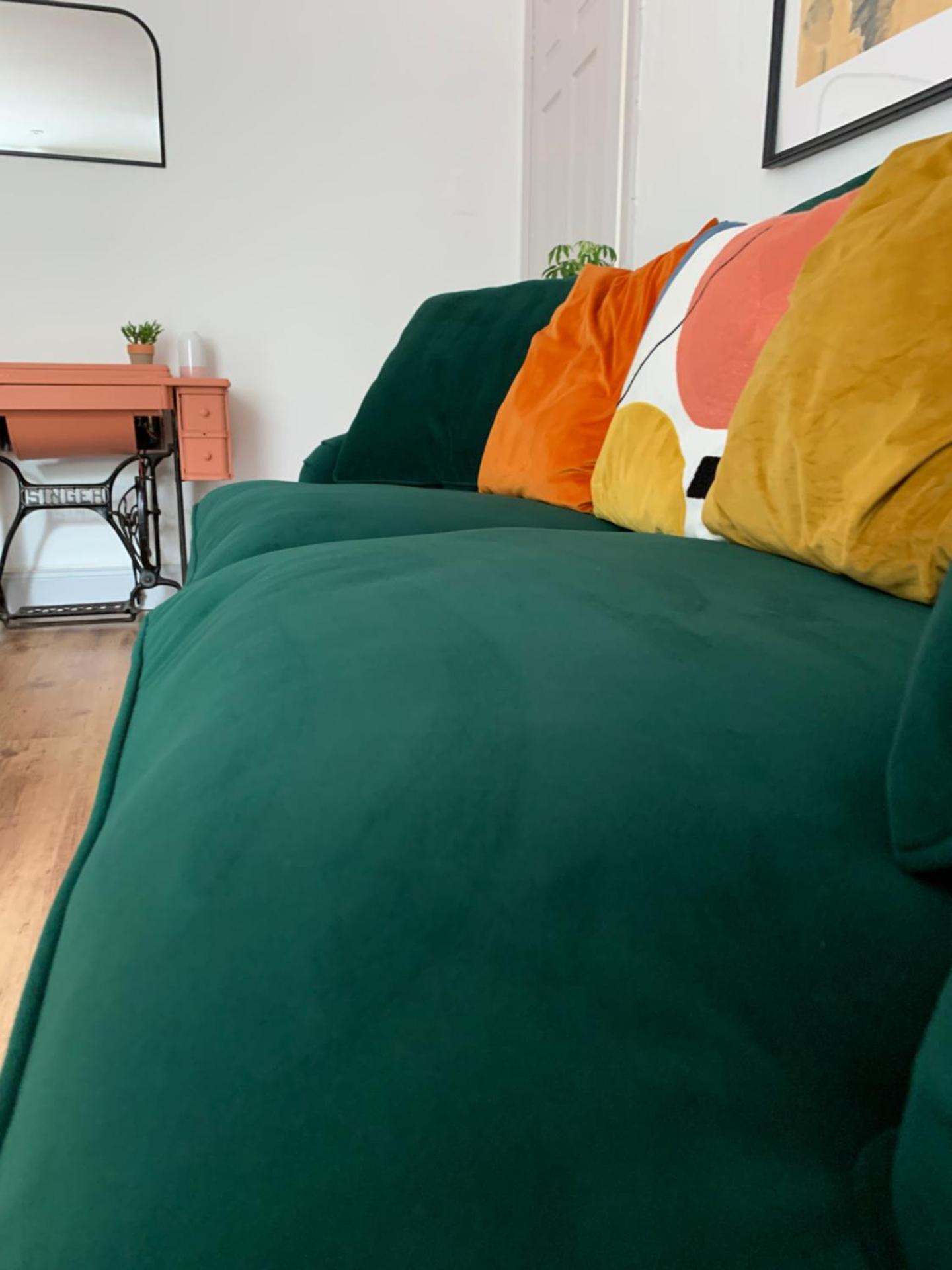 The Nook - A stylish apartment with garden, near the beach