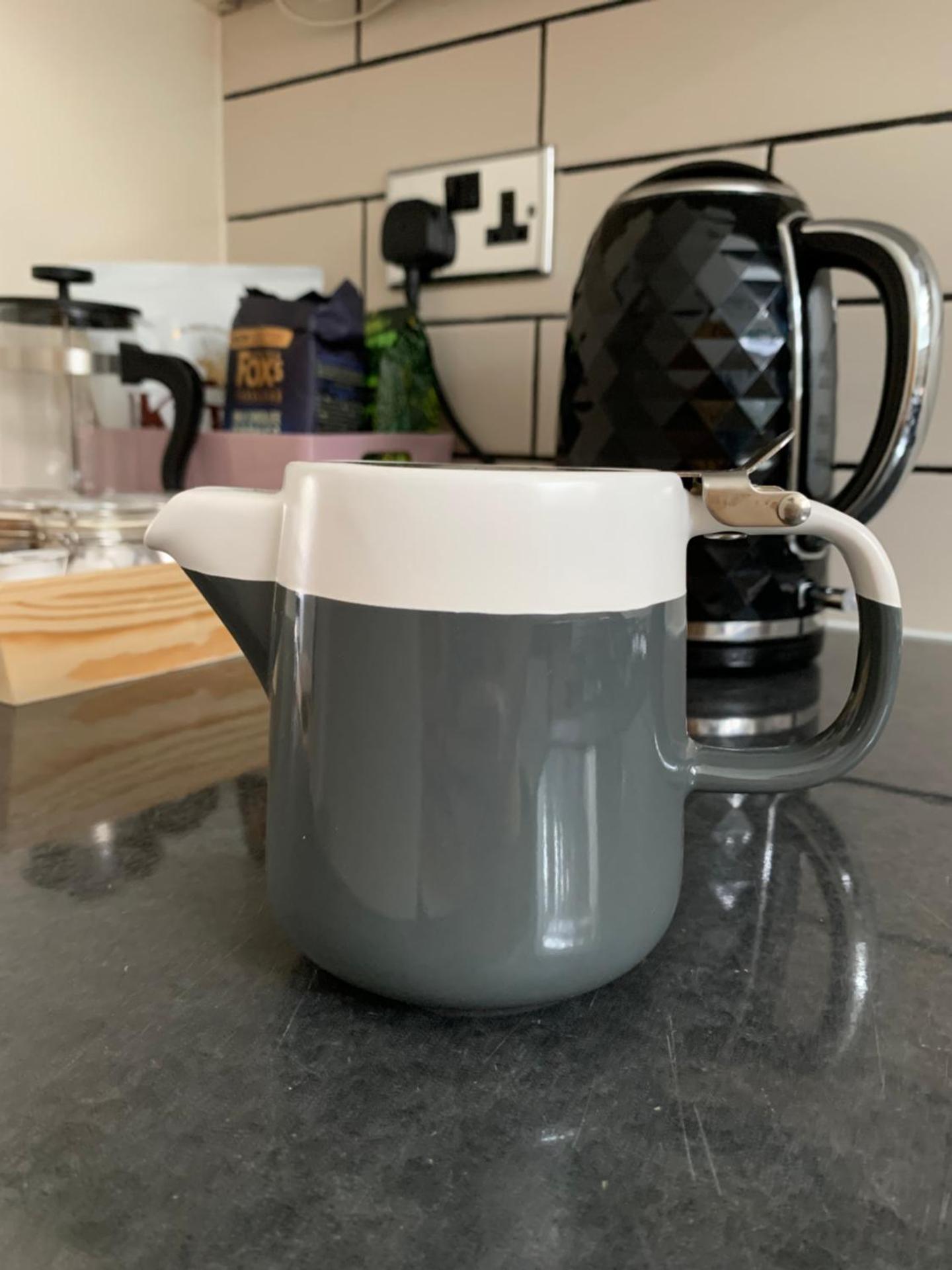 The Nook - A stylish apartment with garden, near the beach