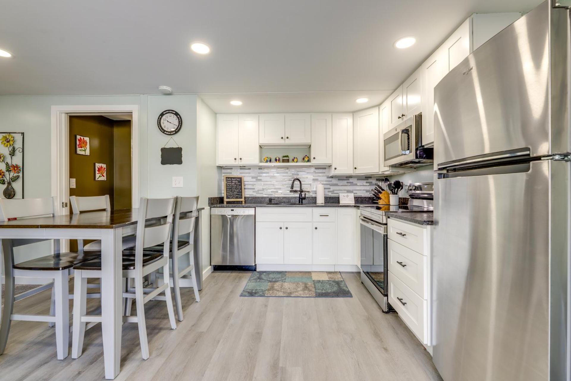 Close to Colleges Worcester Apt with Lake Access!