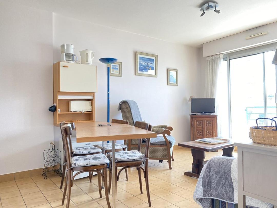 512 - A Erquy, en bordure de la plage du centre, à 300m du centre des commerces