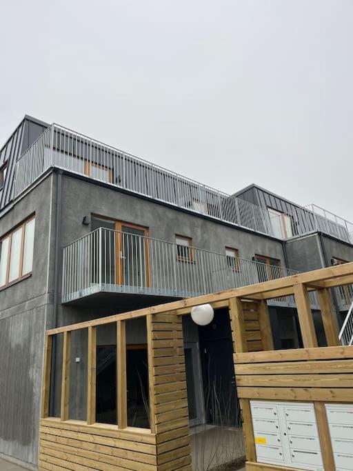 Nybyggd lgh 100m till stranden, 150m till golfbana ,samt gemensam pool och spa