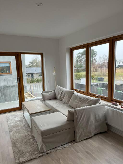 Nybyggd lgh 100m till stranden, 150m till golfbana ,samt gemensam pool och spa