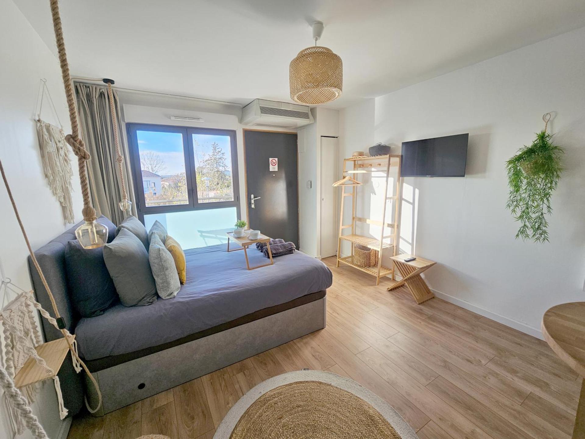 107 Paisible et unique avec terrasse sur vue piscine