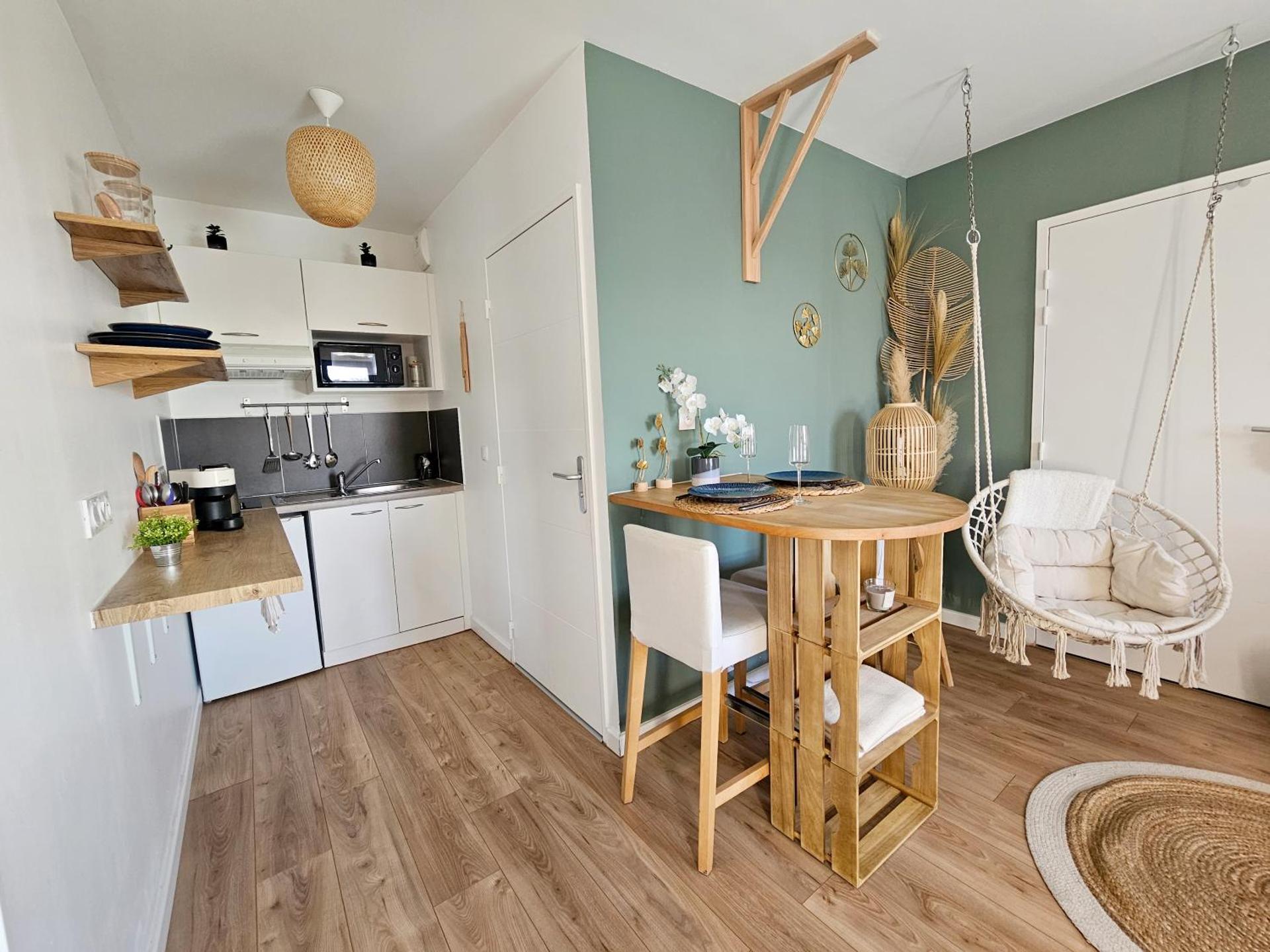 107 Paisible et unique avec terrasse sur vue piscine