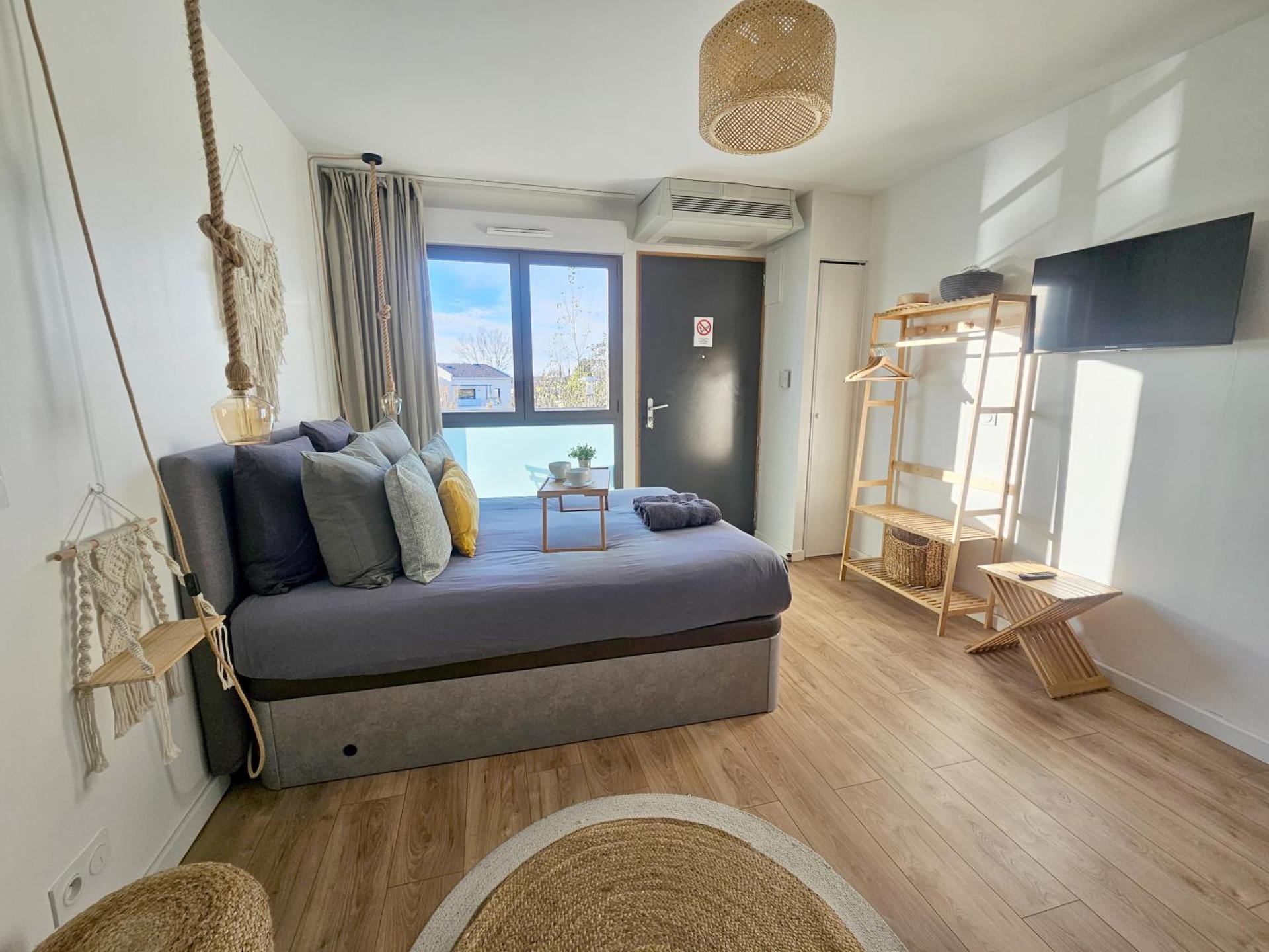 107 Paisible et unique avec terrasse sur vue piscine