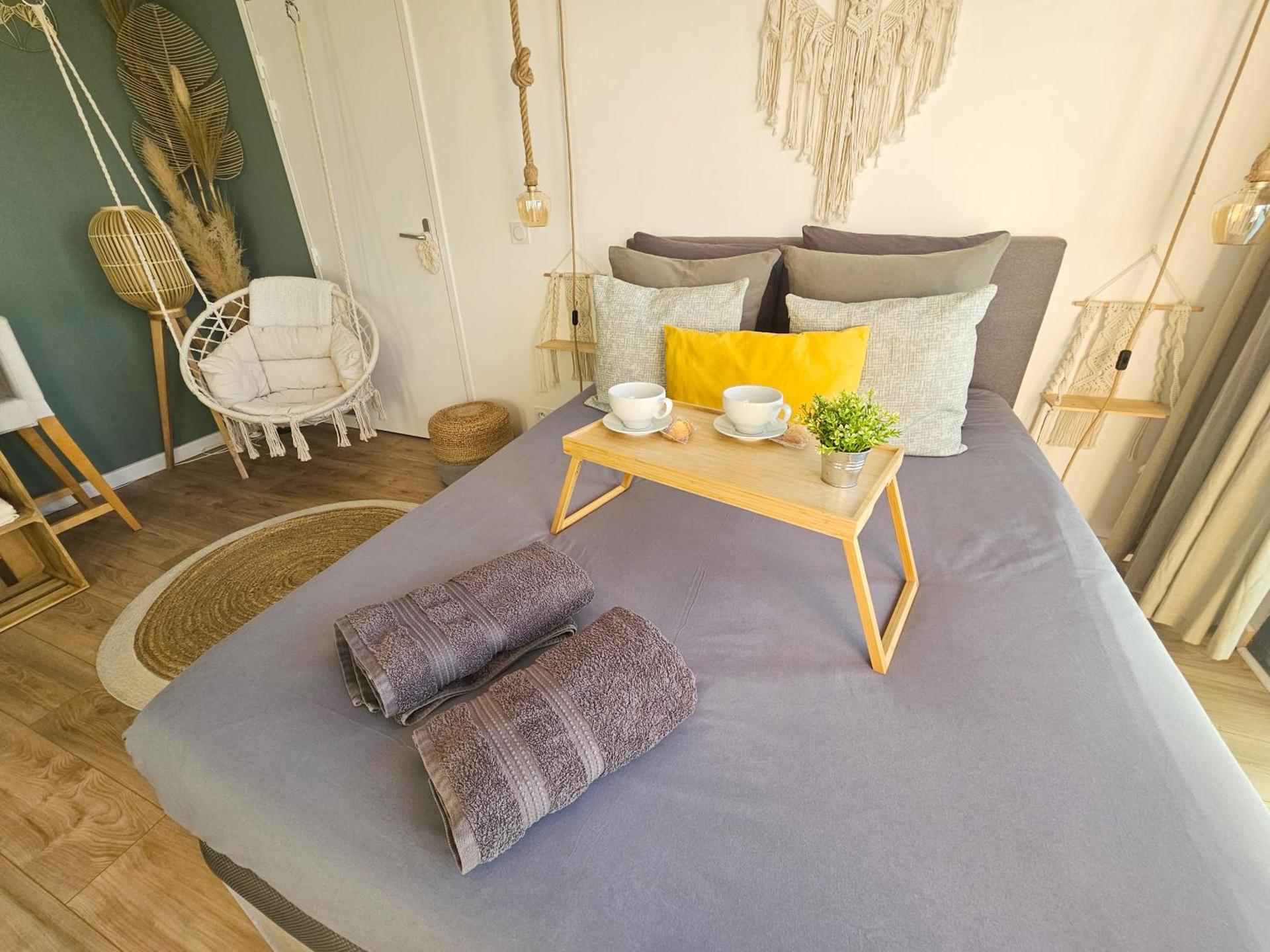 107 Paisible et unique avec terrasse sur vue piscine