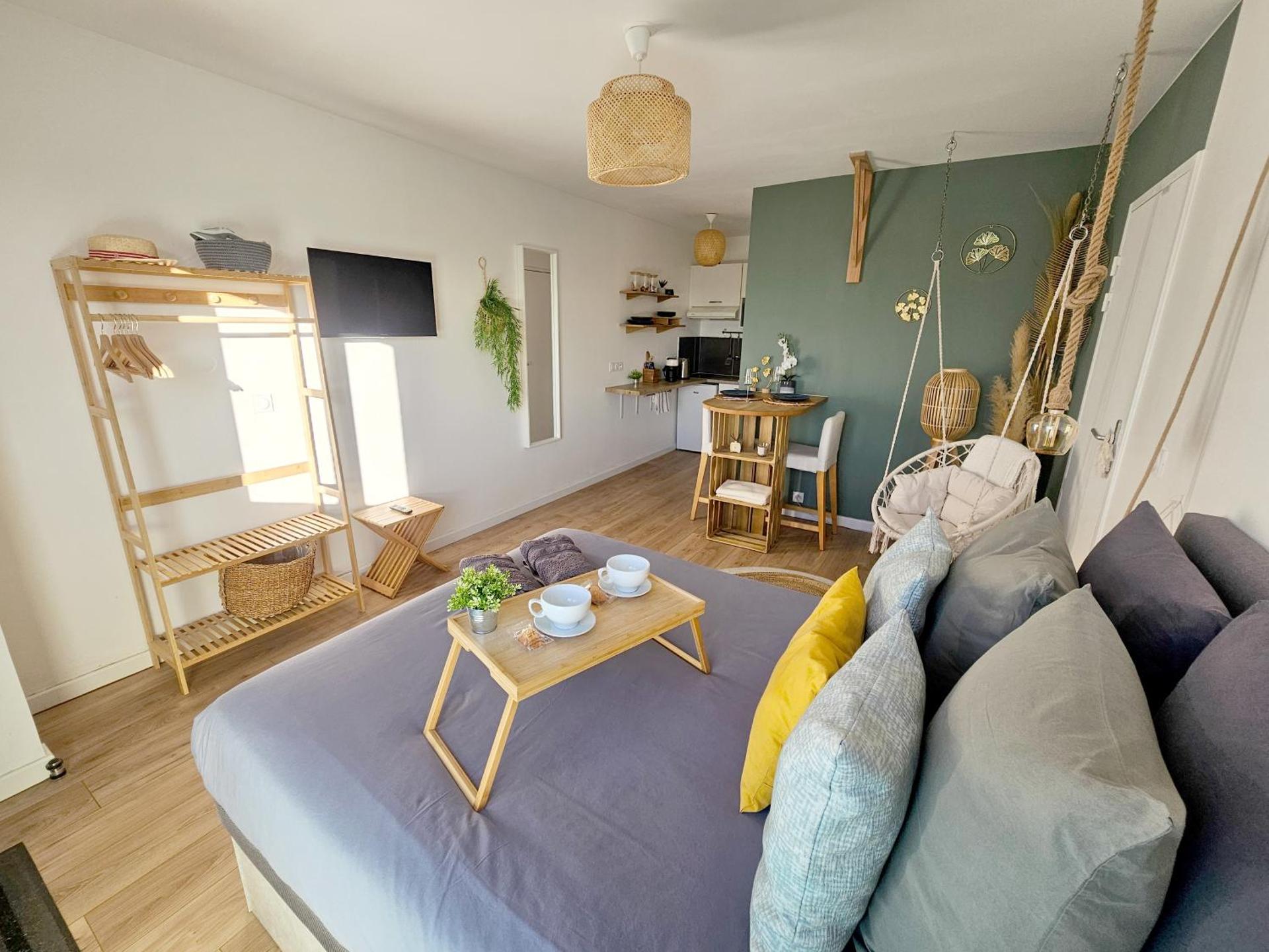 107 Paisible et unique avec terrasse sur vue piscine