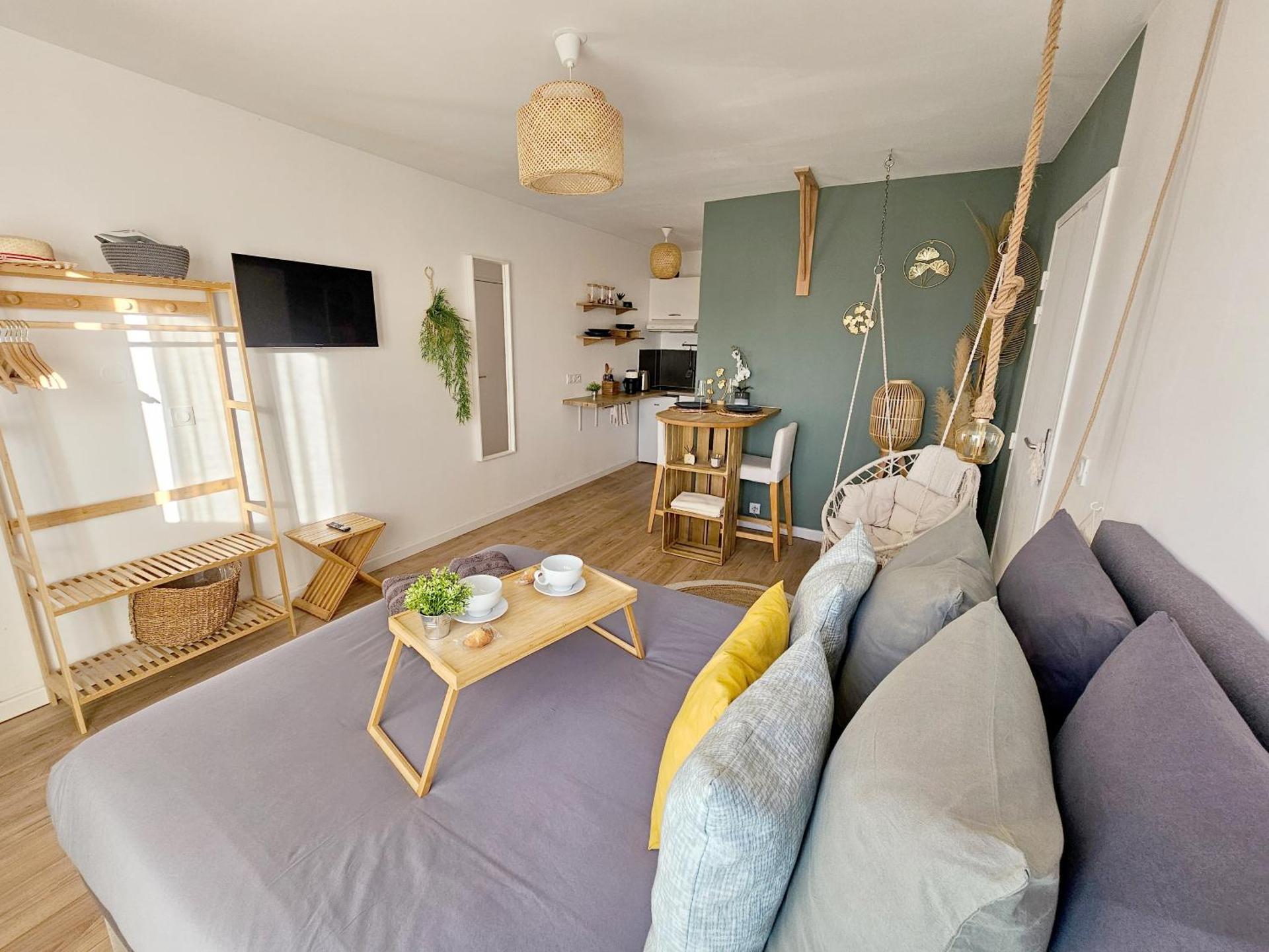 107 Paisible et unique avec terrasse sur vue piscine