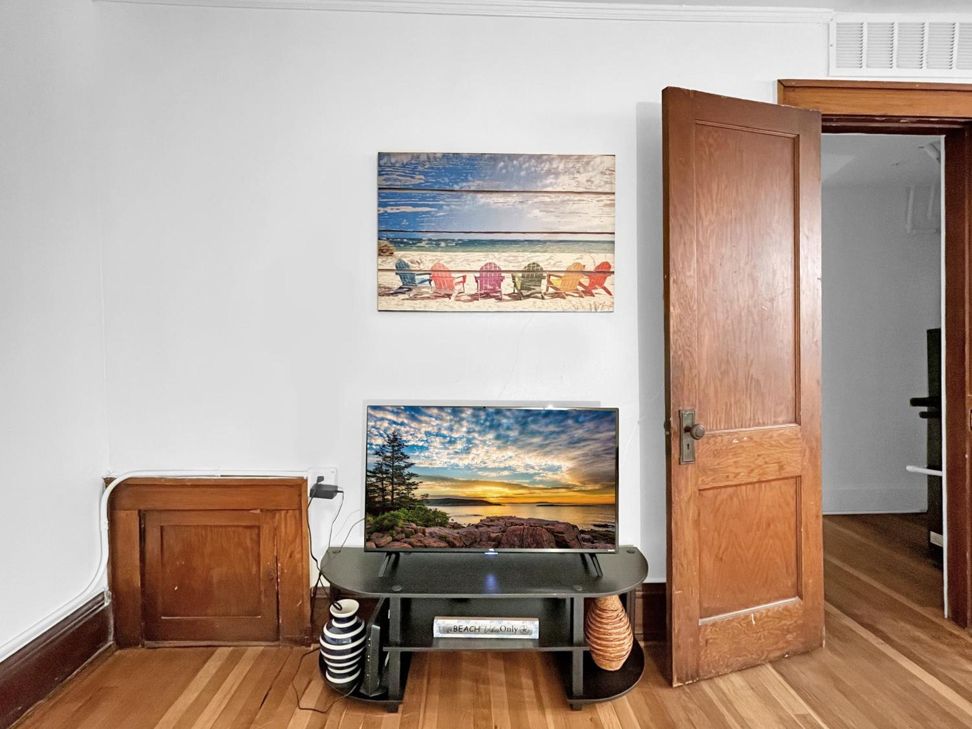 Walk to 3 Breweries! 1 Bed Apartment on Grand