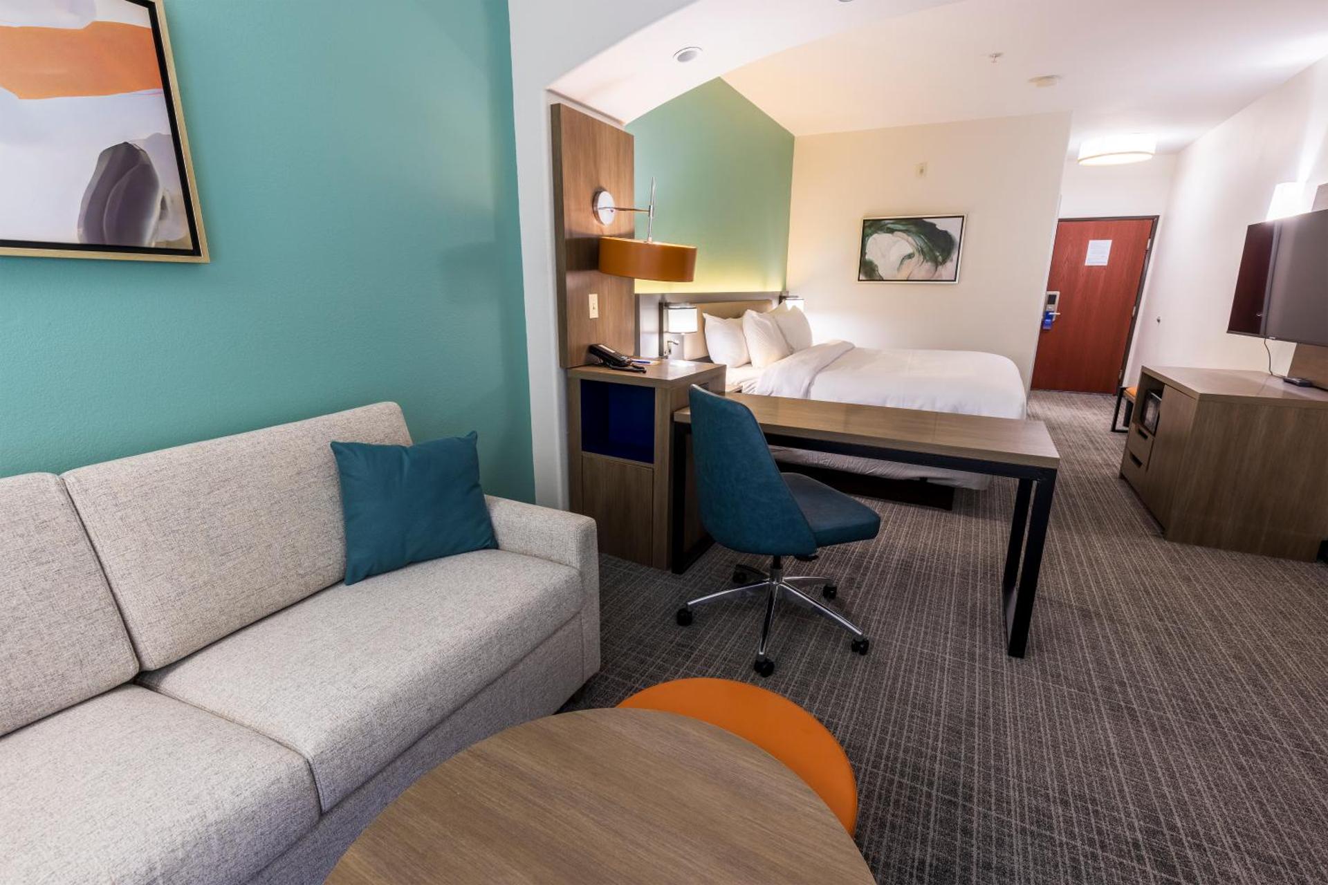 King Suite with Sofa bed - Disability Access/Non Smoking