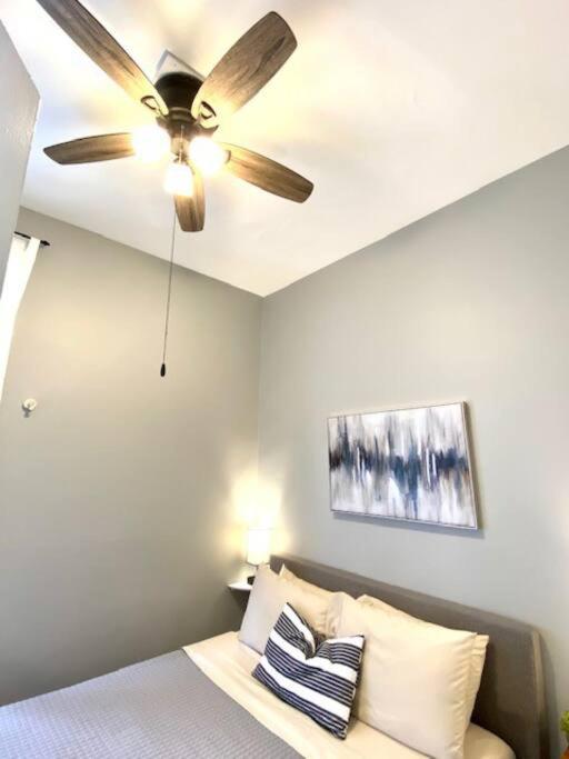 Spacious Historic Apartments In Lakeview Chicago - Walk to Wrigley, Nightlife, Shops, Hospitals