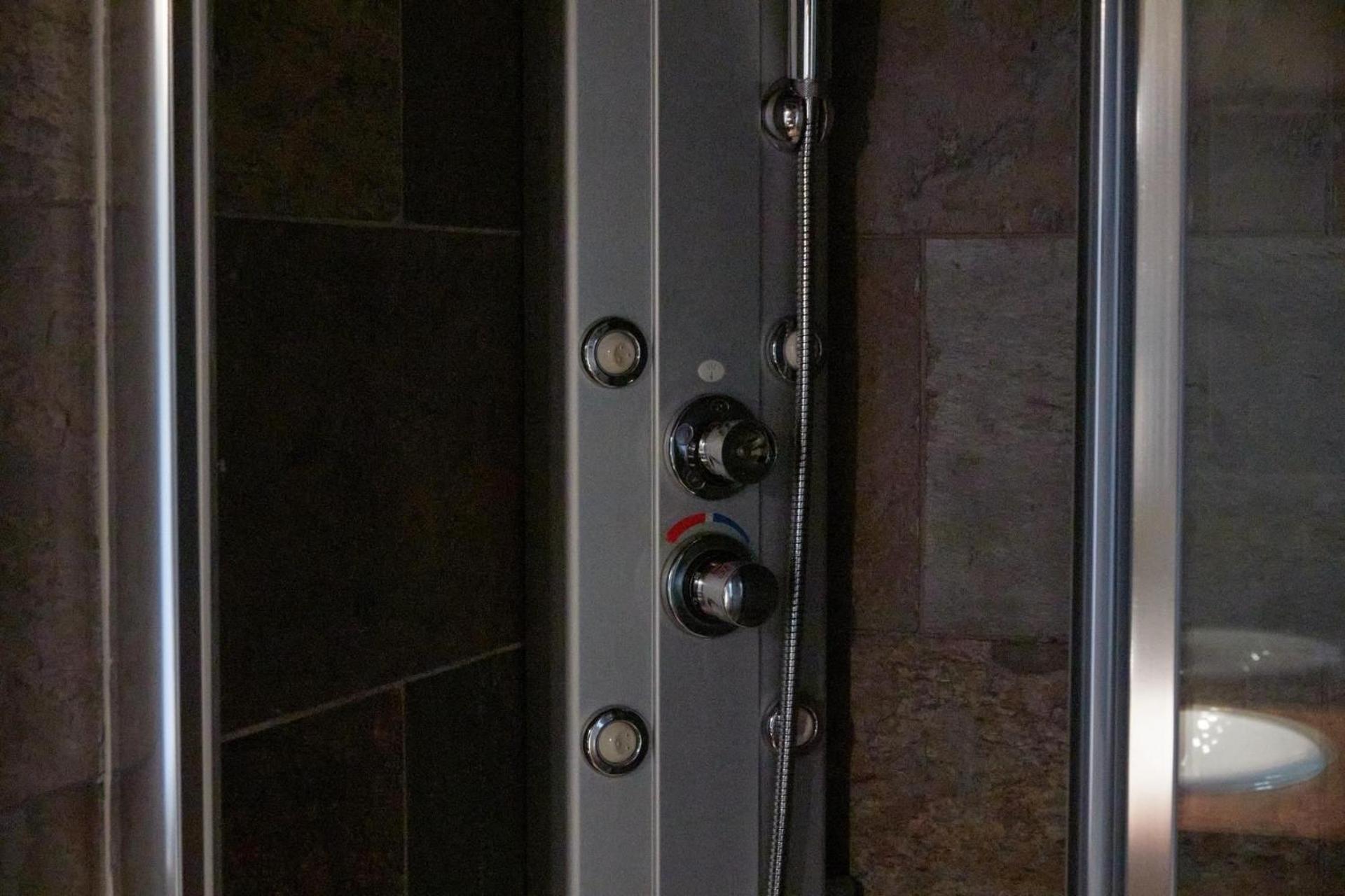 Queen Suite with Spa Bath