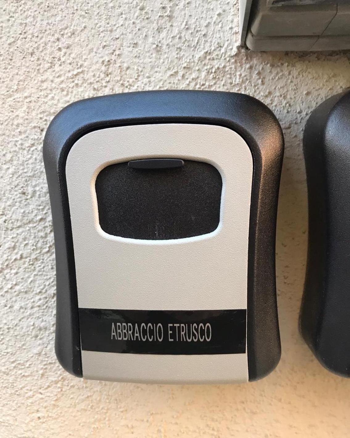 Perugia Abbraccio Etrusco