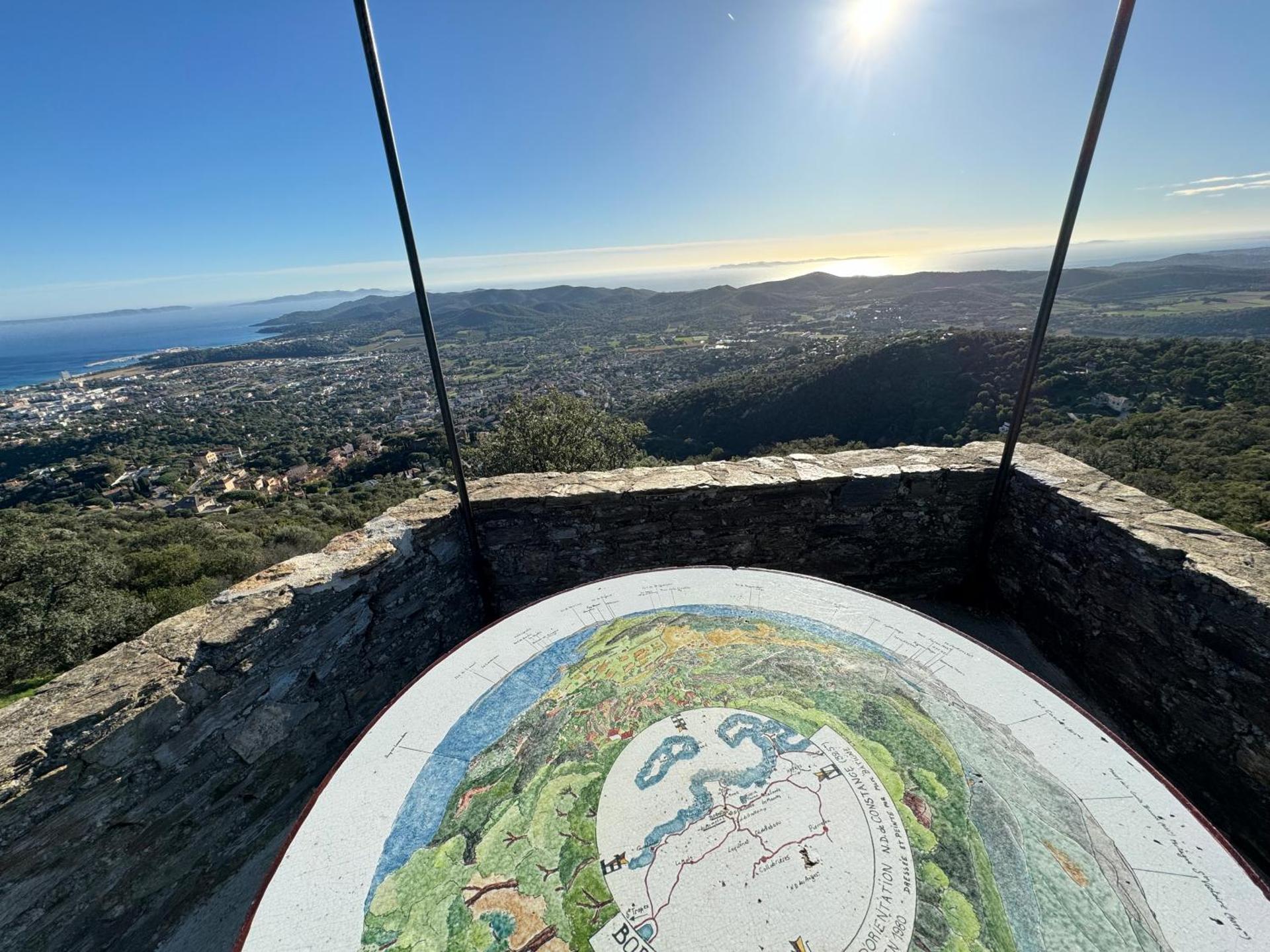 Studio Liège, vue mer au village de Bormes les Mimosas