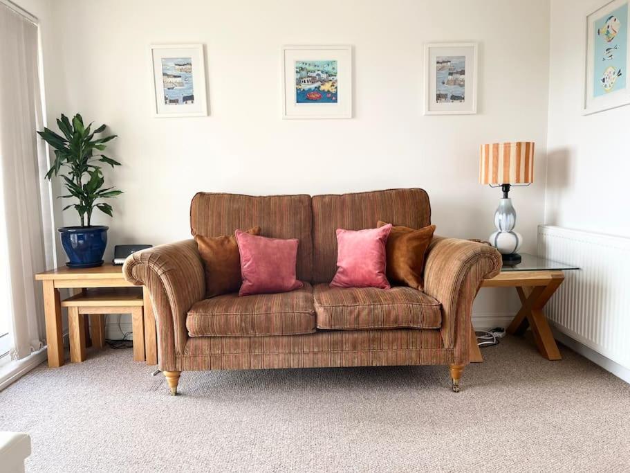 4 Porth Gwel, Sea View & Parking