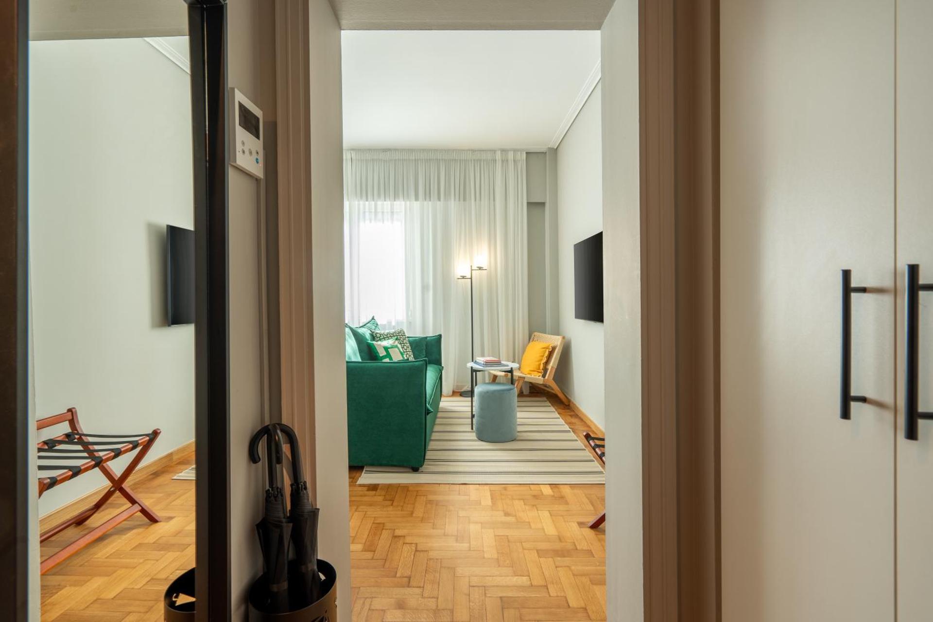 Syntagma Bliss: Athens Hub