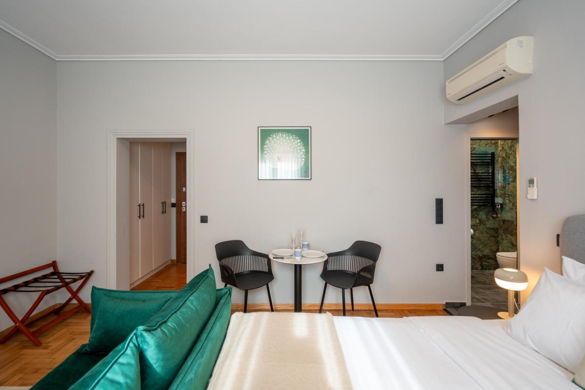 Syntagma Bliss: Athens Hub