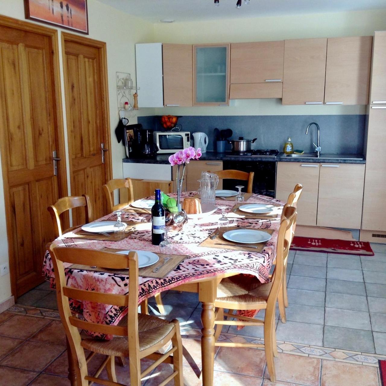 Camping La Garenne De Moncourt