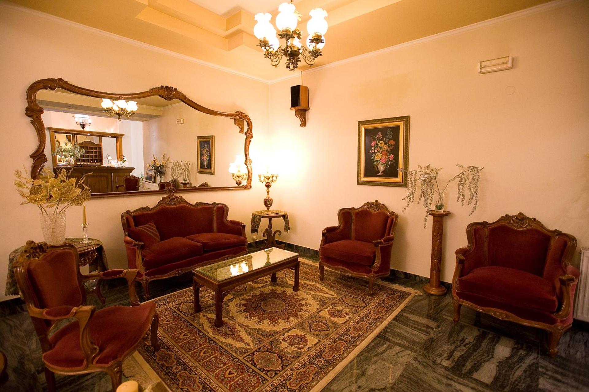 Communal lounge/ TV room