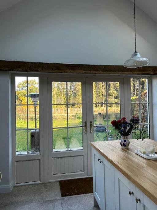 Favour Royal Cottage - dog friendly forest escape