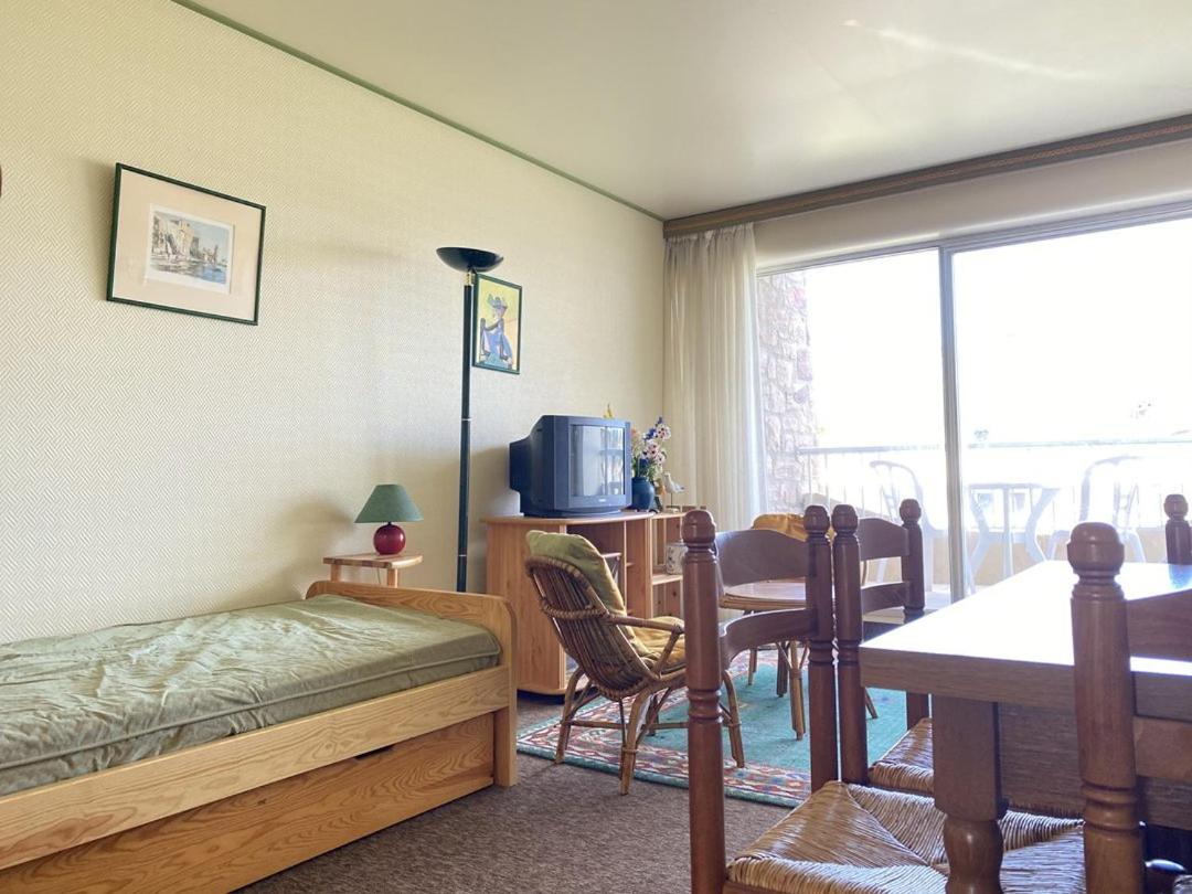 441 - A ERQUY, en bordure de la très belle plage de CAROUAL 2km de sables fin