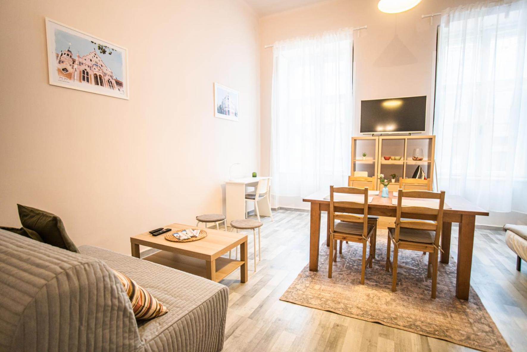 Communal lounge/ TV room