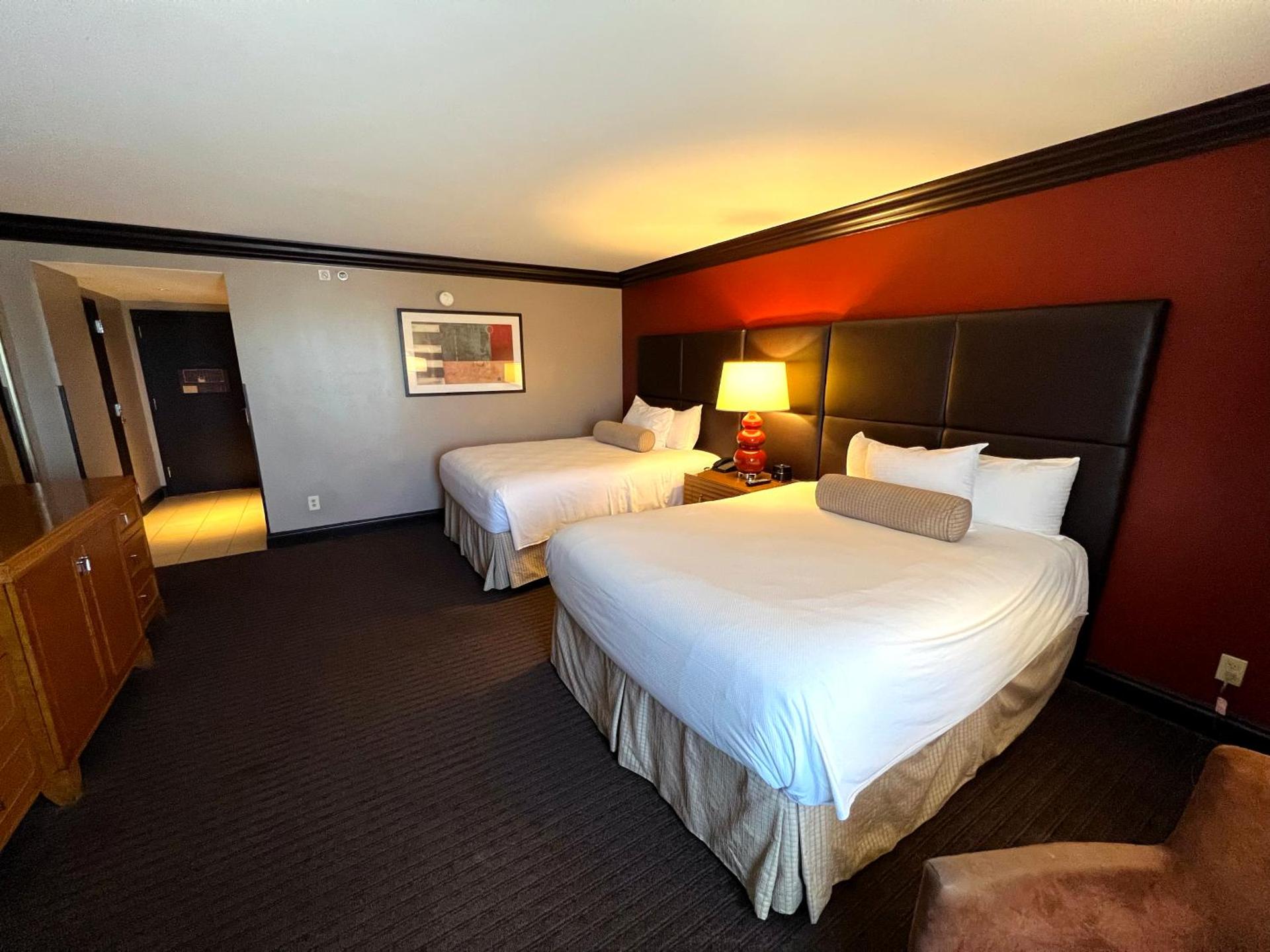 Deluxe Two Queen Smoking