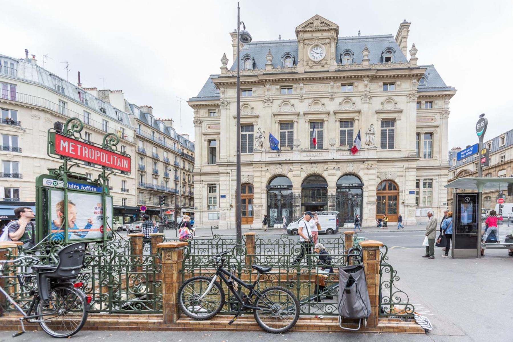 Perfect Studio down the Sacré Coeur