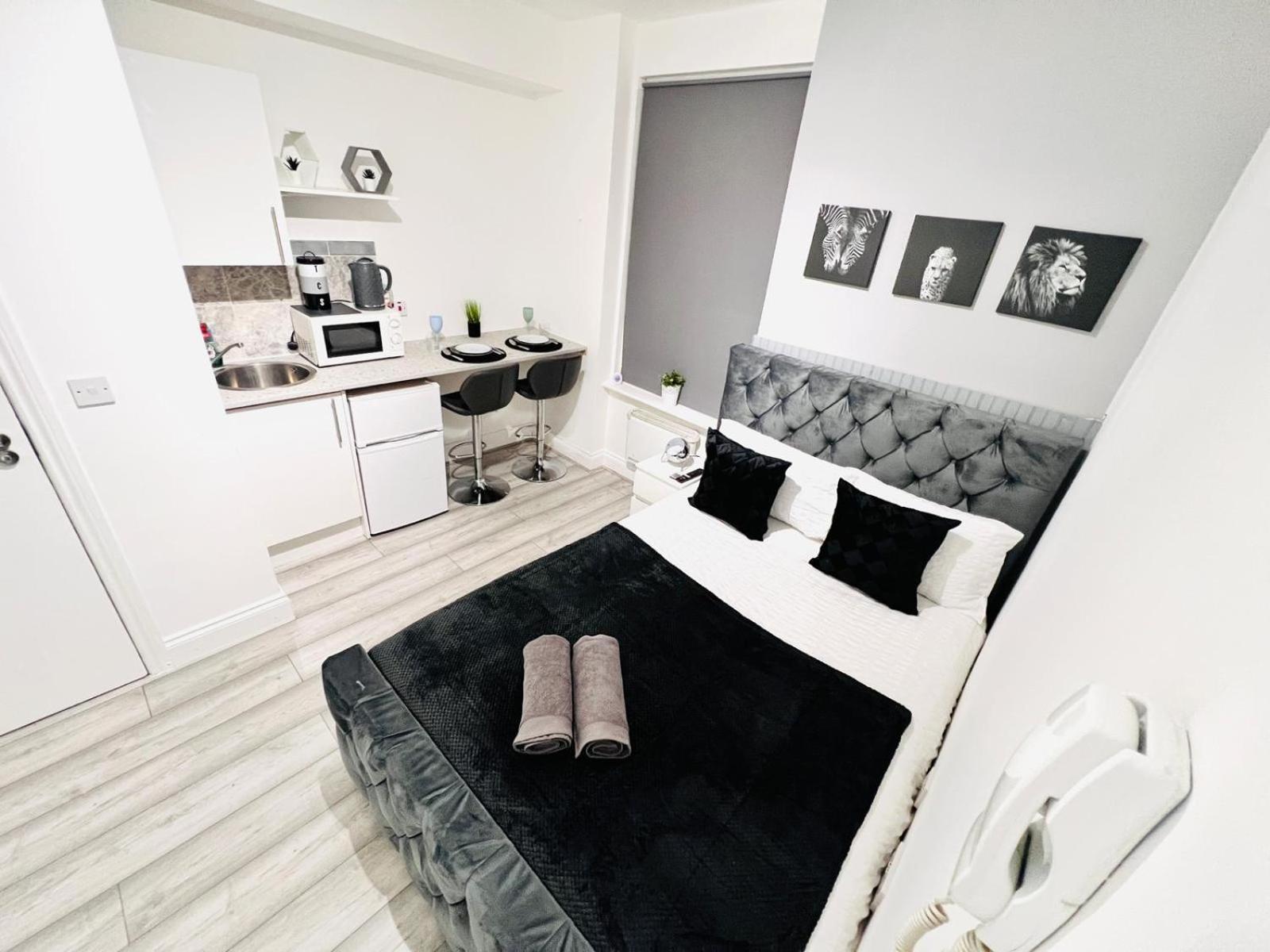 Central studios in top location