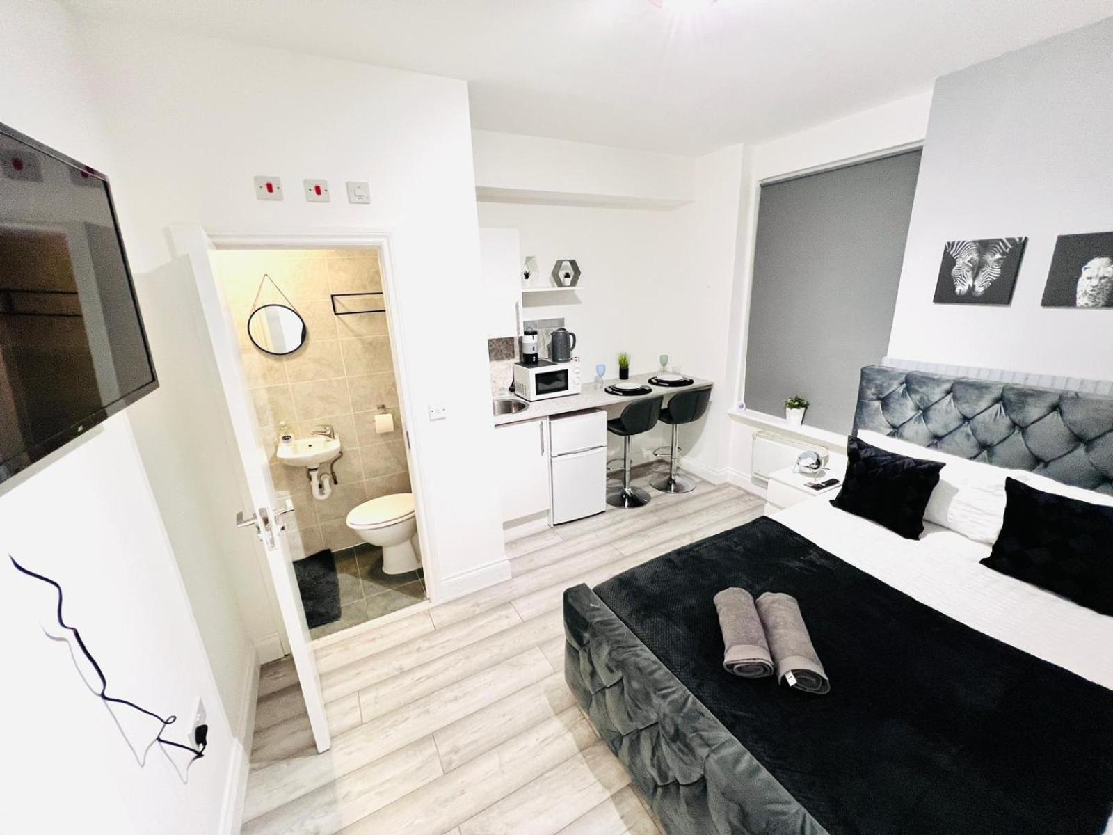 Central studios in top location