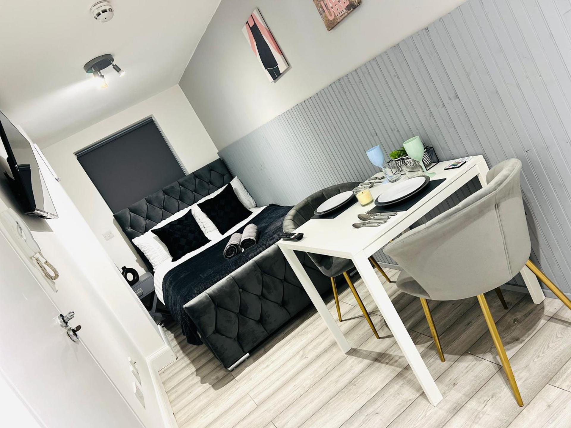 Central studios in top location