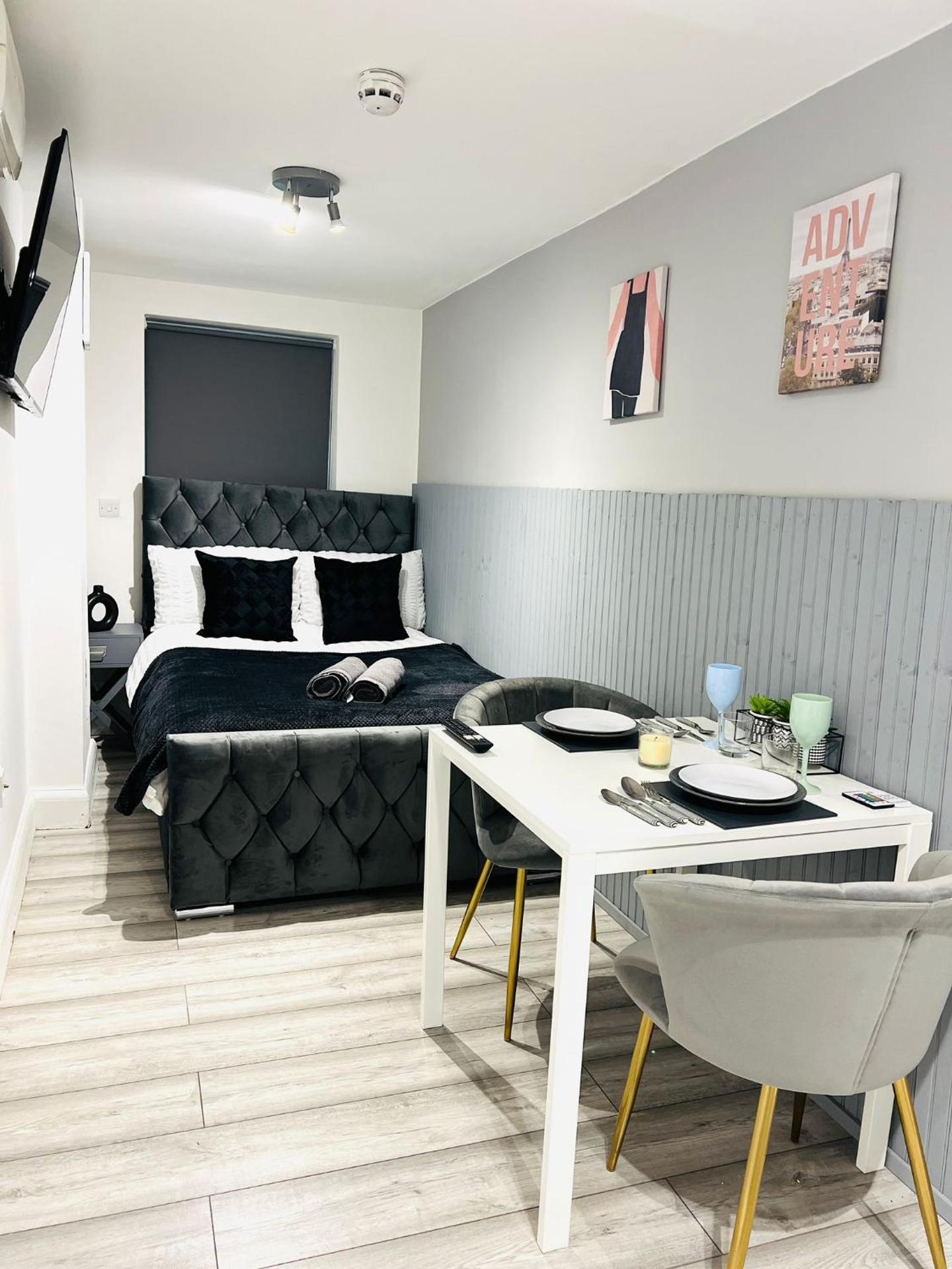 Central studios in top location