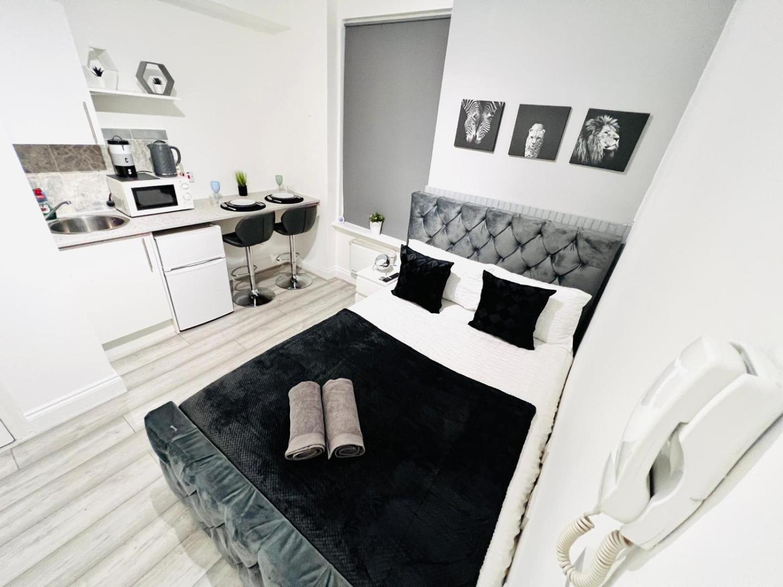 Central studios in top location