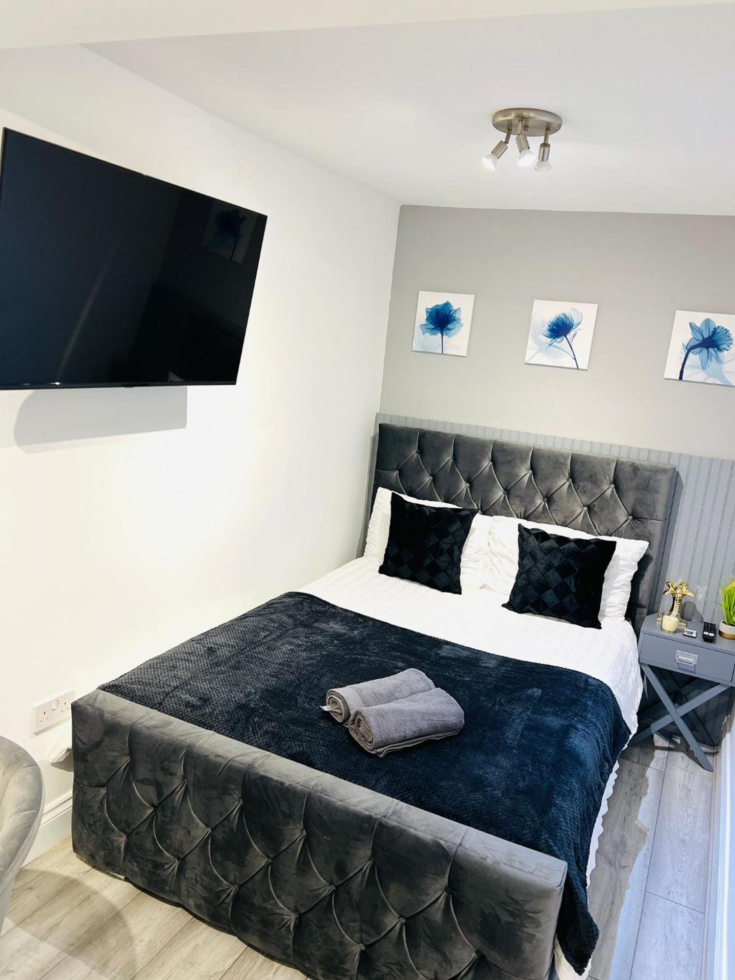 Central studios in top location