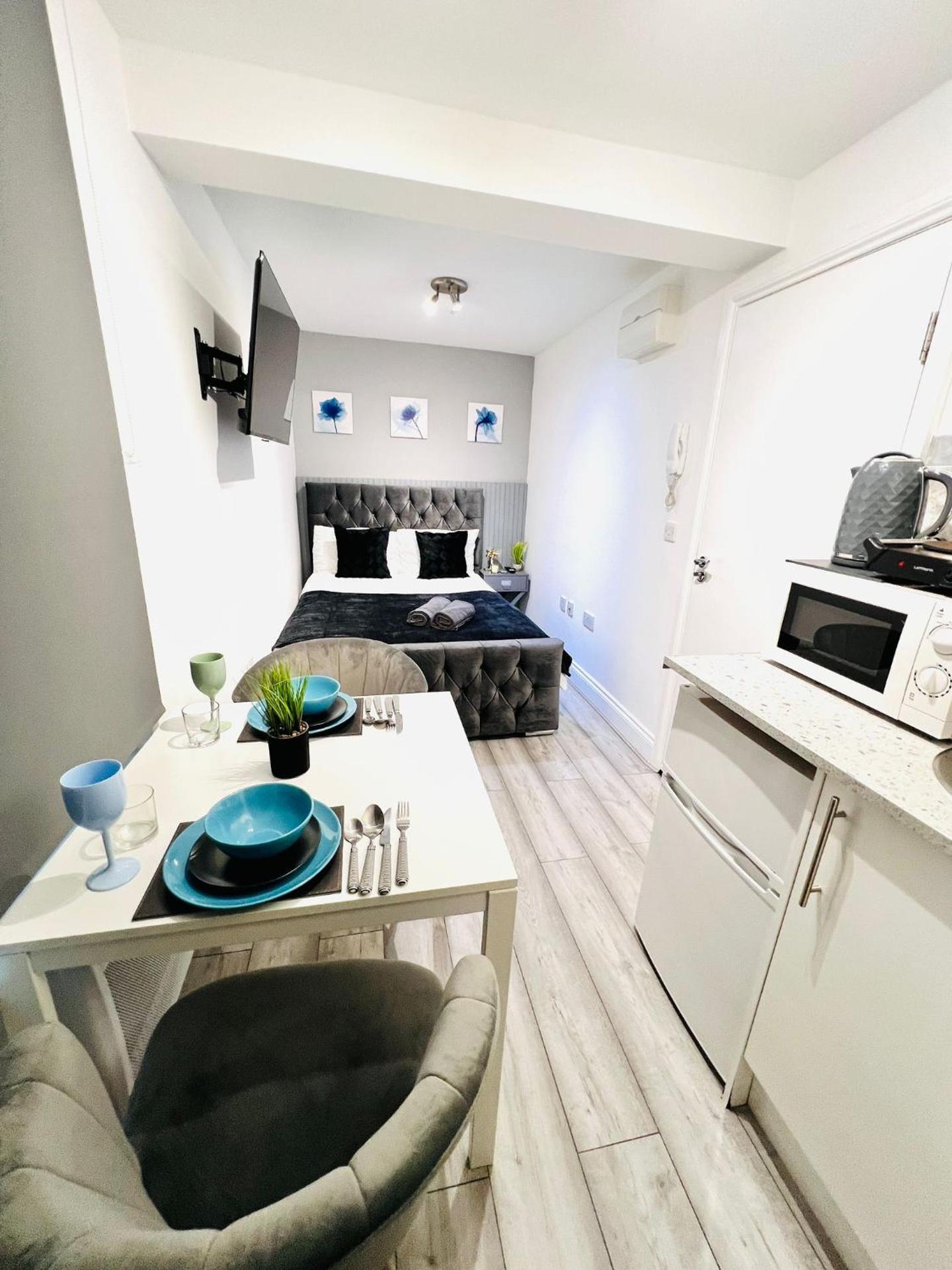 Central studios in top location