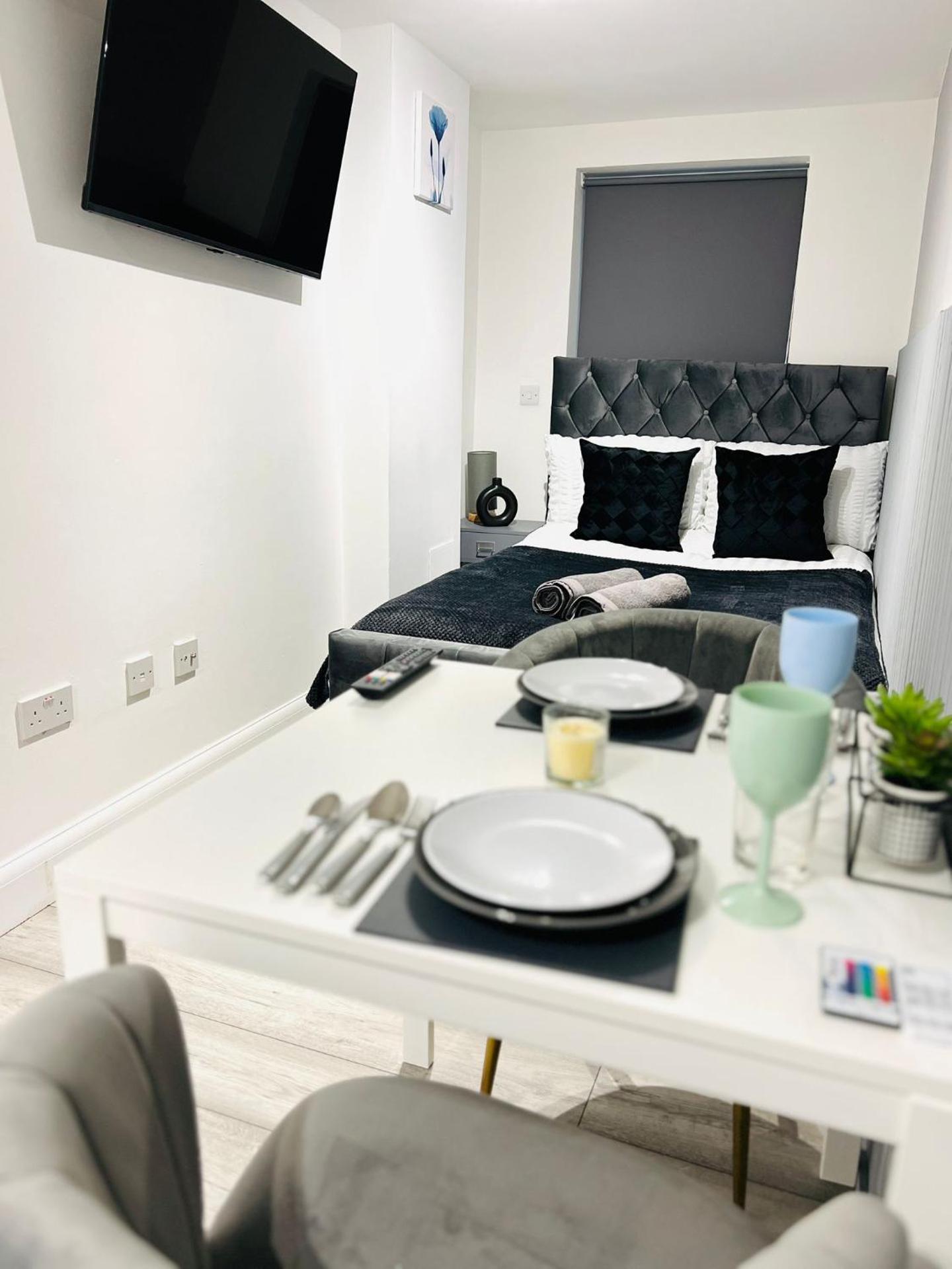 Central studios in top location