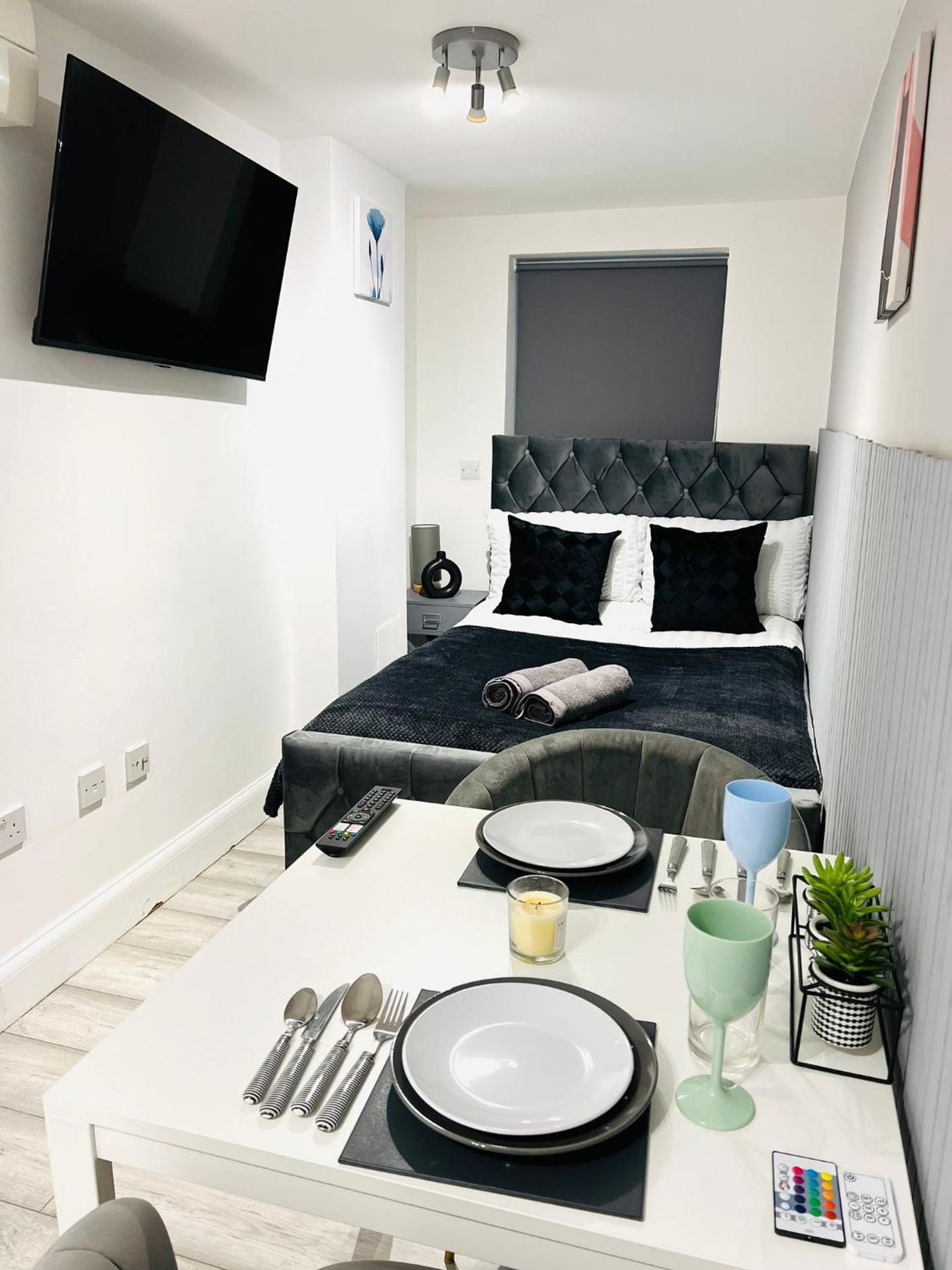 Central studios in top location