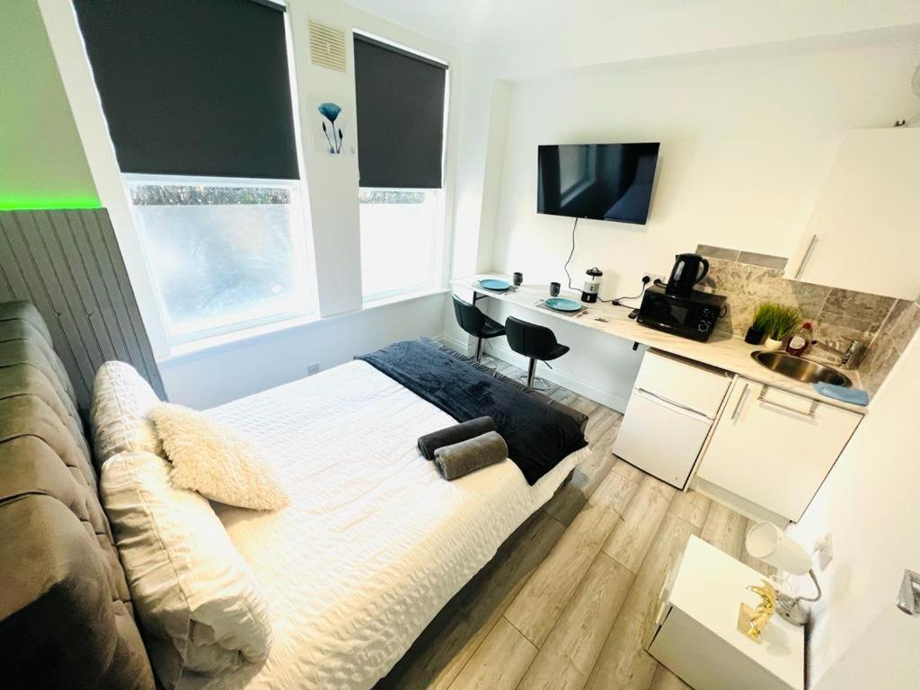 Central studios in top location