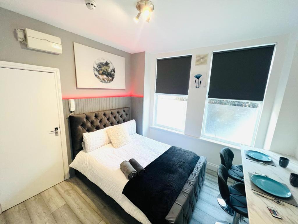 Central studios in top location