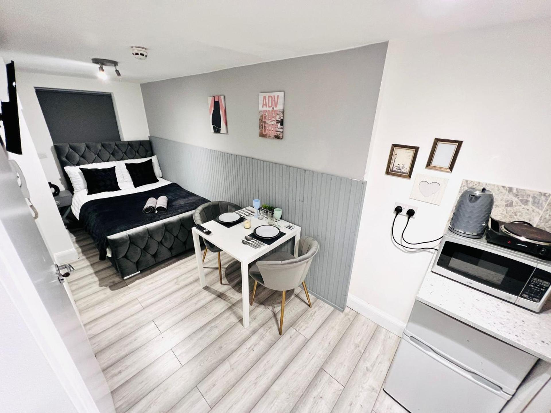 Central studios in top location