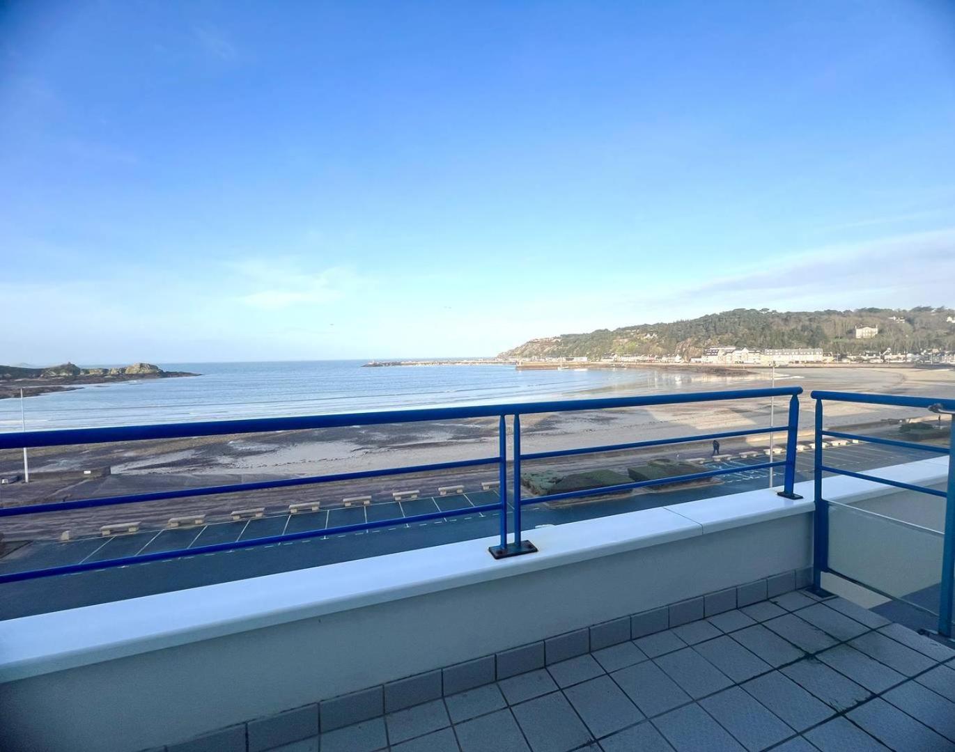 514 - Appartement 1 chambre vue mer en bordure de la plage du centre d'Erquy