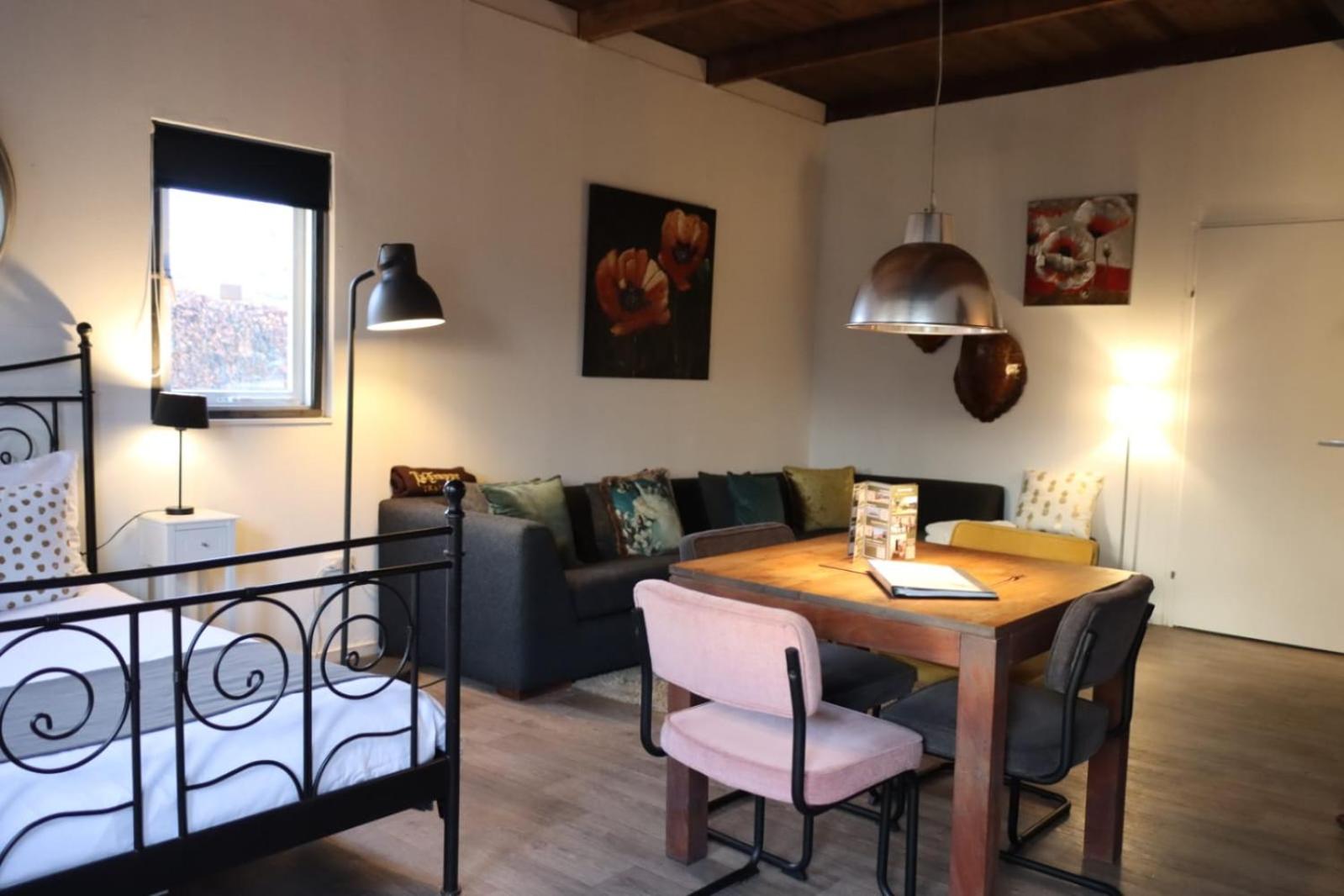 LUXE Bloemenzicht 4 personen, BnB, 10 minuten van zee