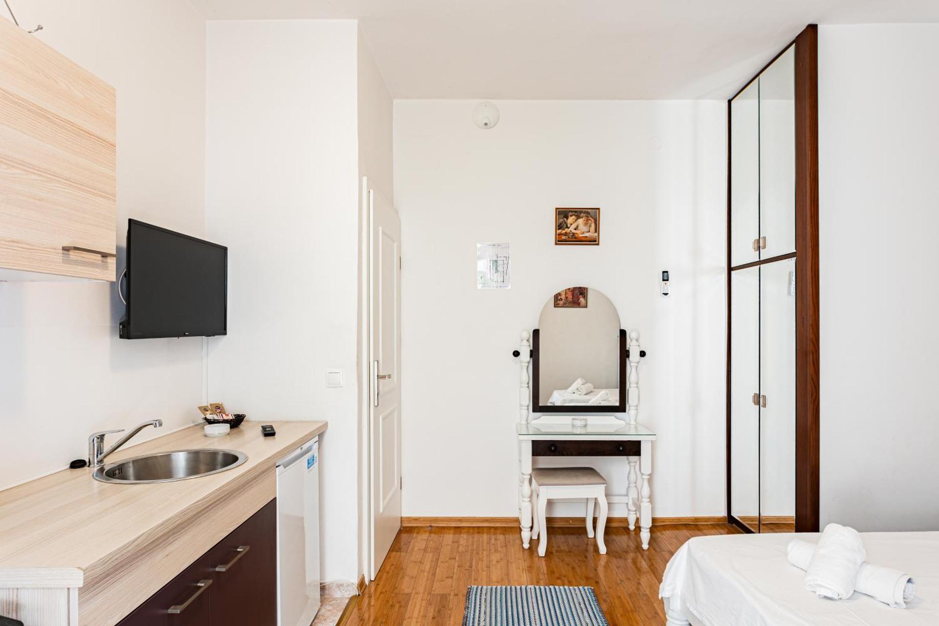 Apartment with Terrace and Partial Sea View